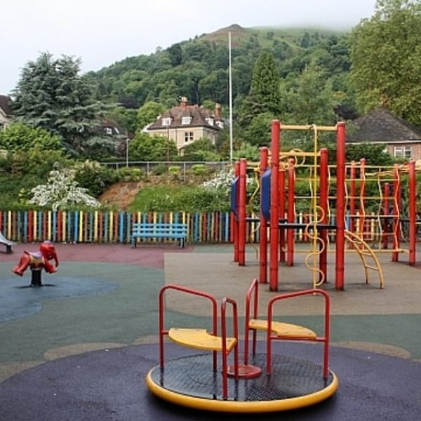 Children's_play_area,_Priory_Park,_Malvern_-_geograph.org.uk_-_1362251-2